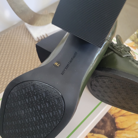 Antonio Melani Women's Green Loafers. New with the Box.Size 7.5. - Picture 4 of 8